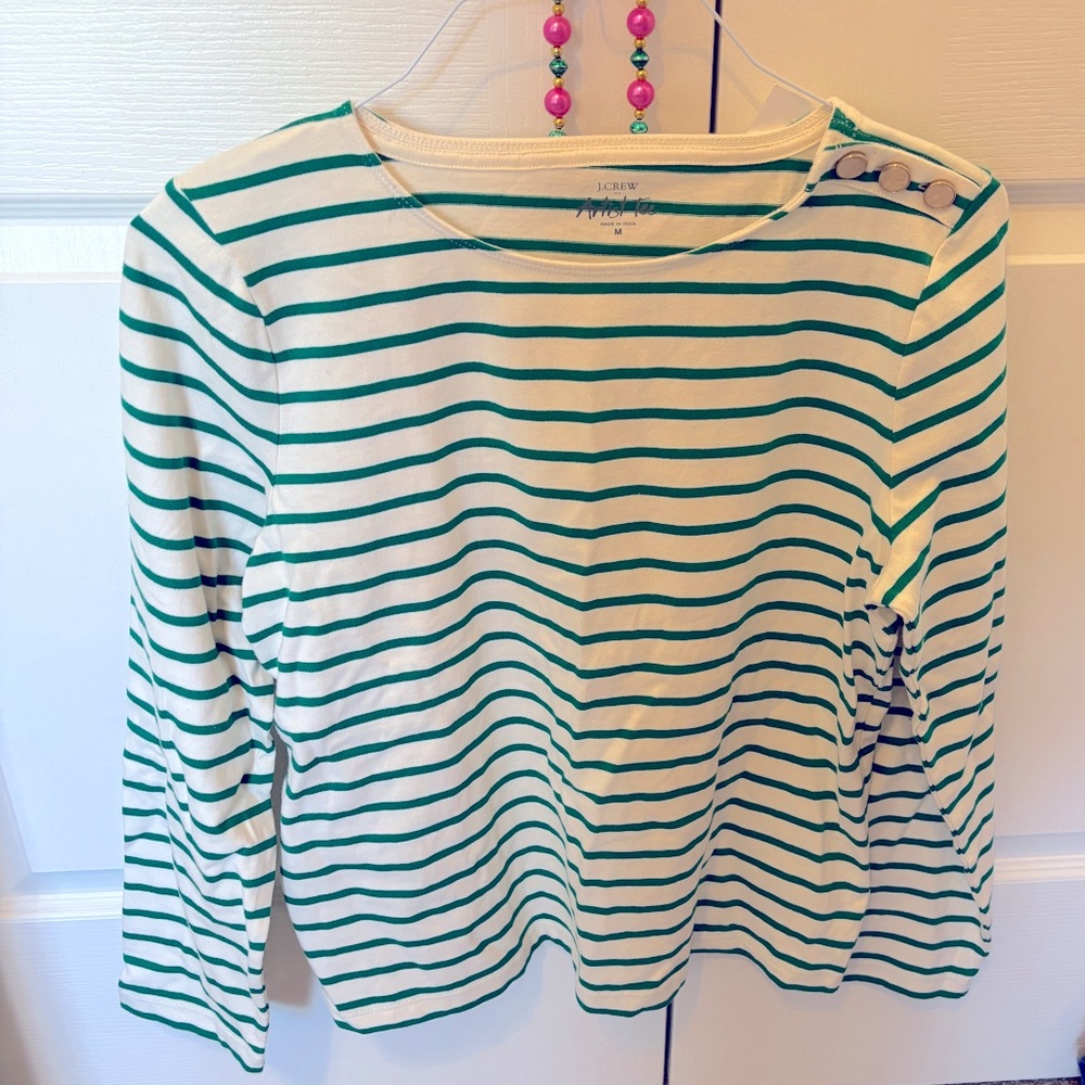 Jcrew button shoulder tee size M NWT